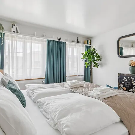 Old Town Penthouse Rooftop Terrace Ac